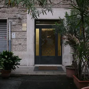 https://la-casa-di-gabriele-a-san-pietro.it-romehotels.com